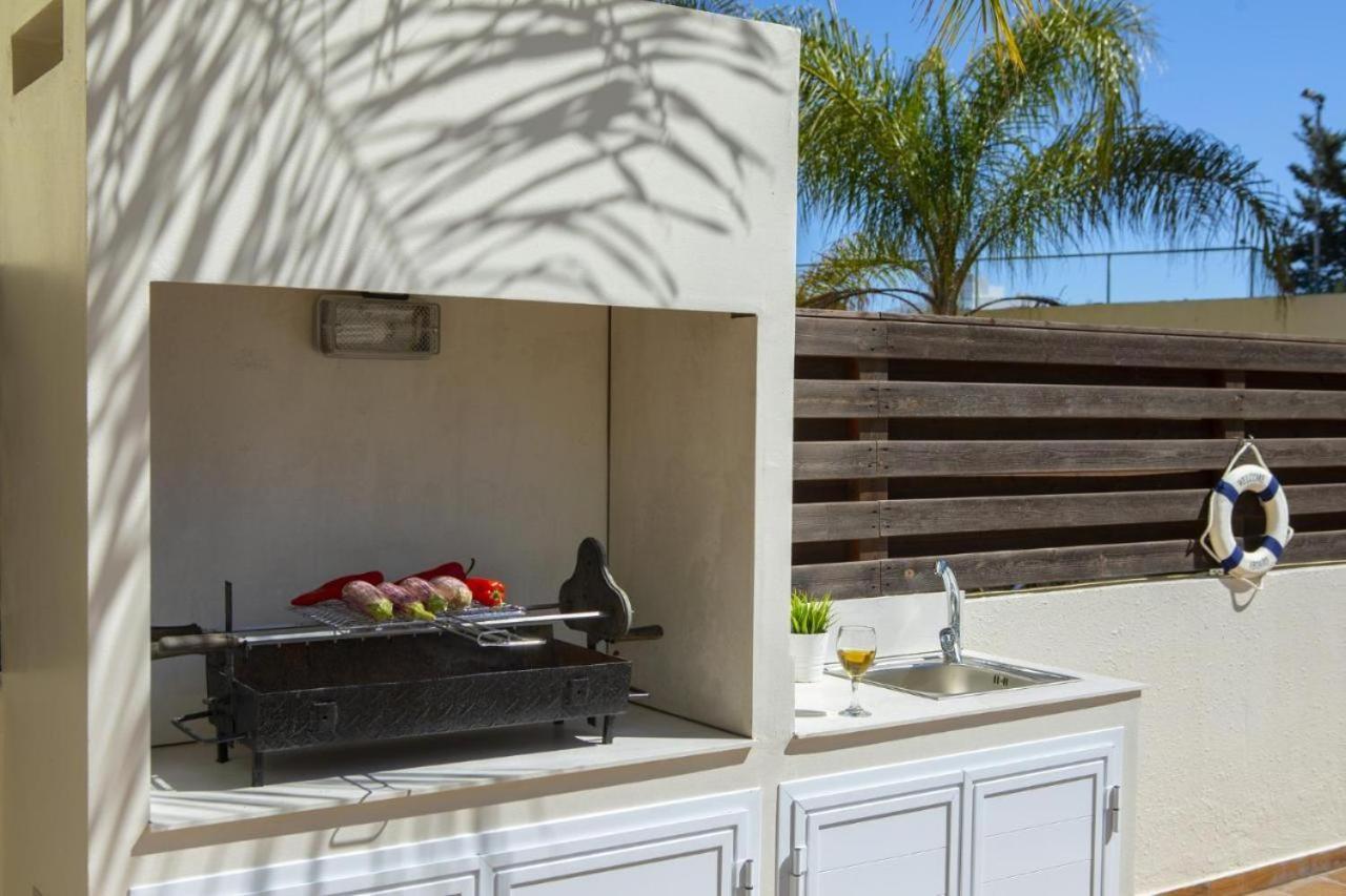 Tsokkos Family Villa - Pool Garden 2' Walk To Beach Protaras Exterior foto