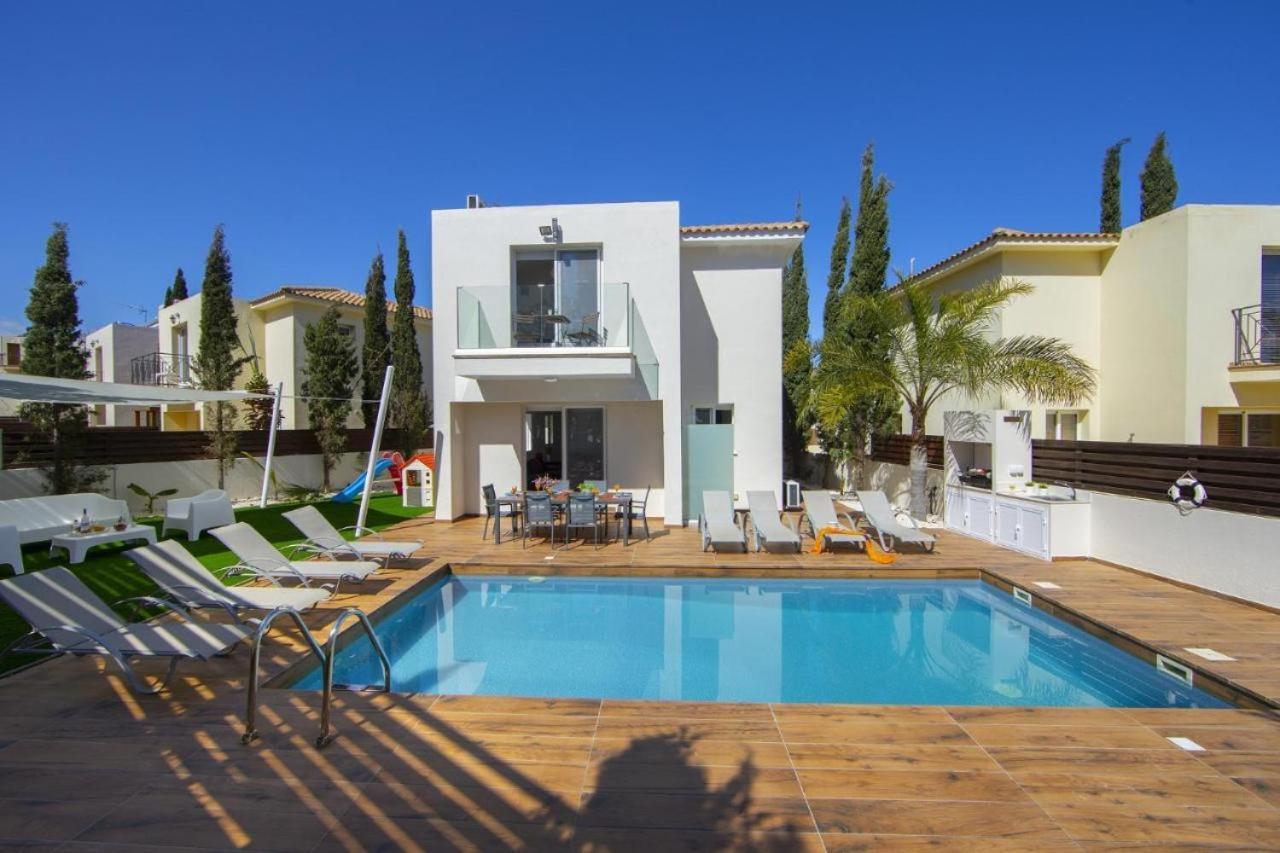 Tsokkos Family Villa - Pool Garden 2' Walk To Beach Protaras Exterior foto