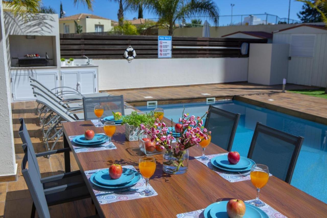 Tsokkos Family Villa - Pool Garden 2' Walk To Beach Protaras Exterior foto